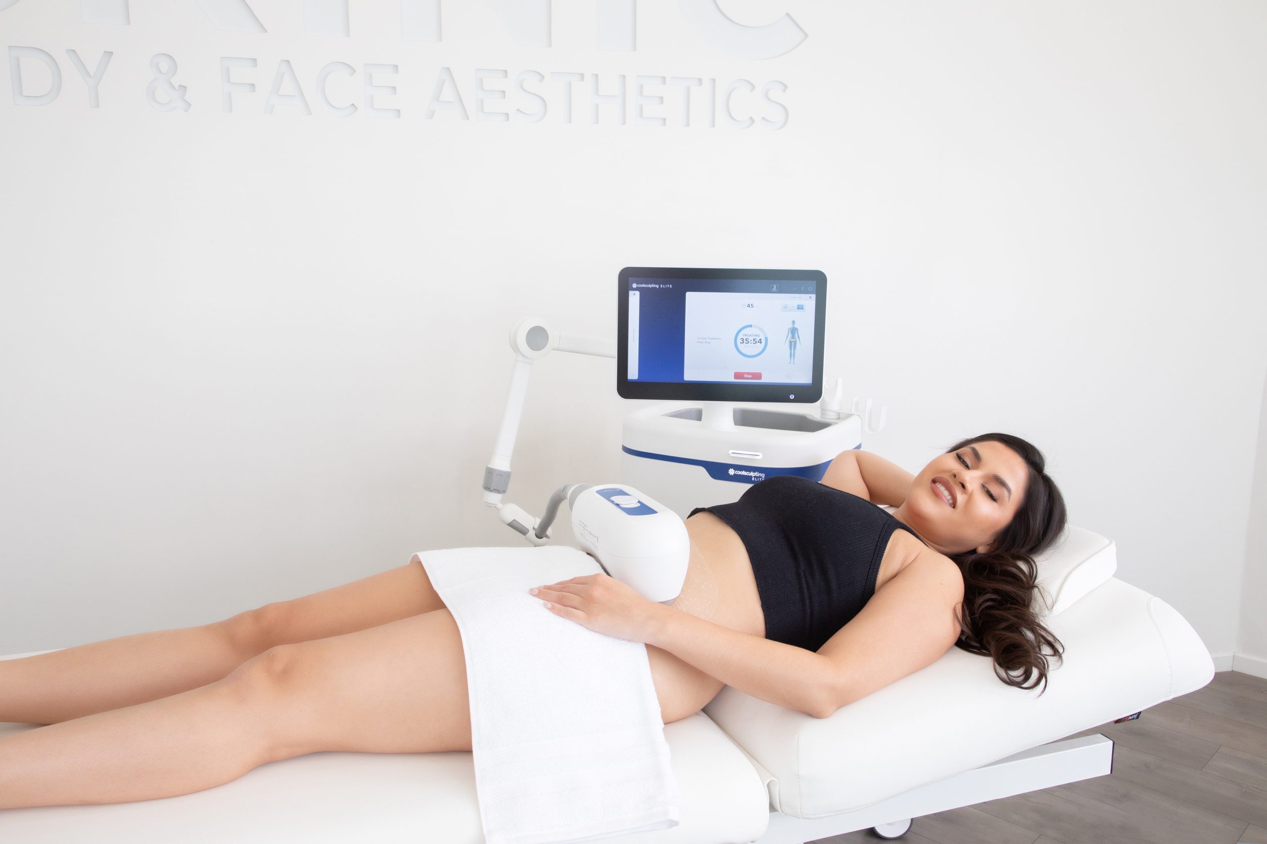 EMSculpt Vs CoolSculpting: What is the Difference? - The Cosmetic Skin  Clinic